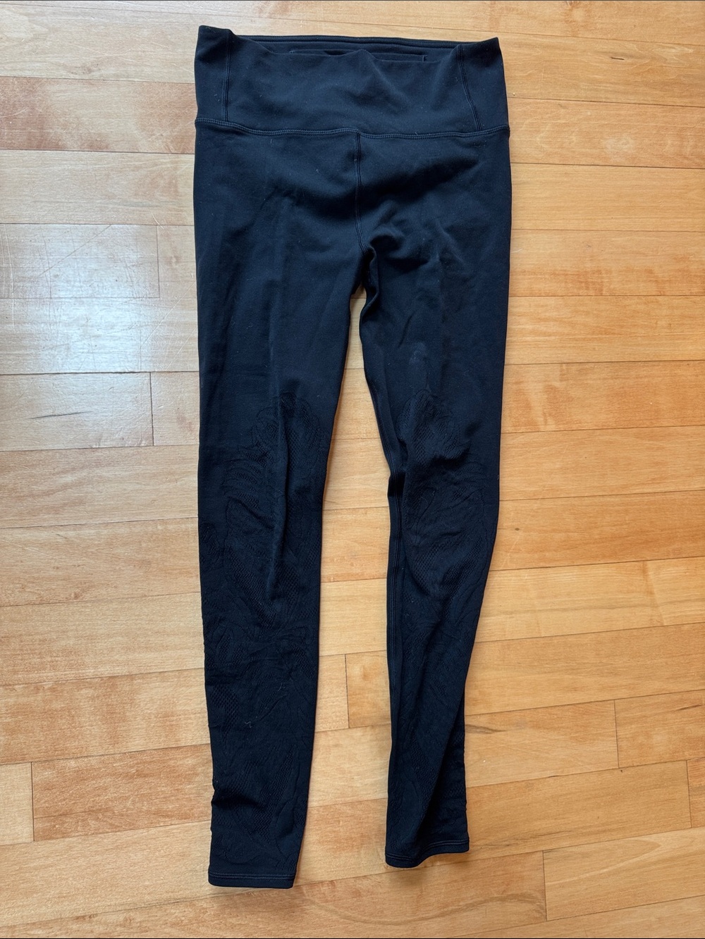 Lululemon black leggings with pretty cut out! Like new size 8